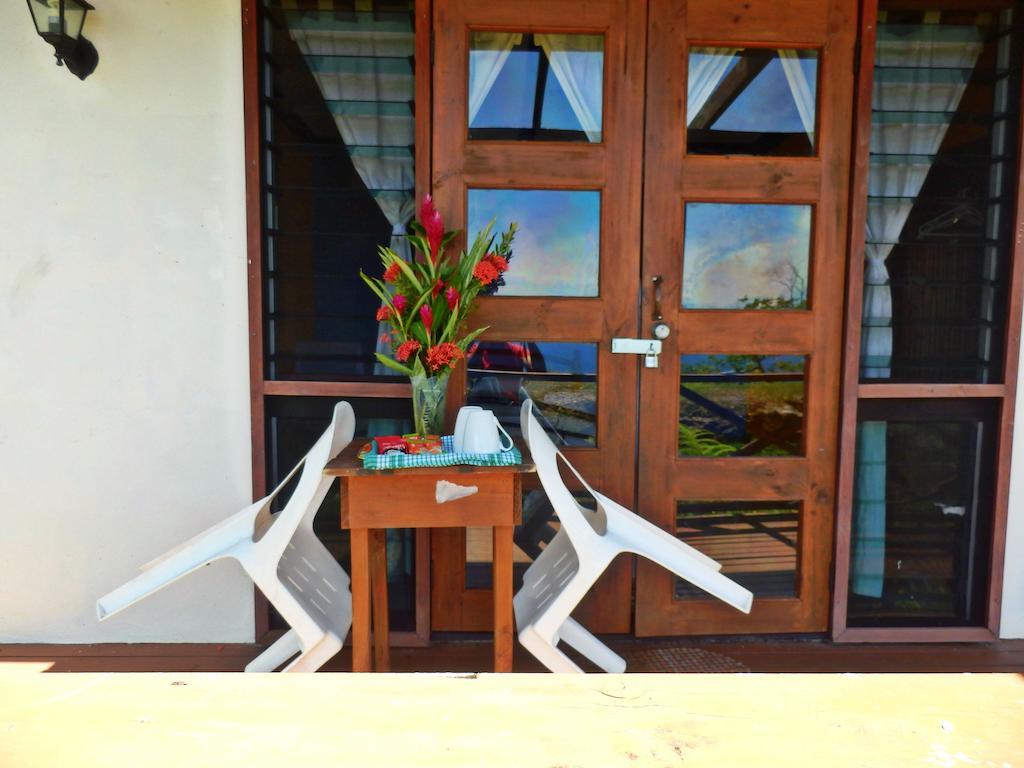 Taufua Beach Fales Lalomanu 部屋 写真